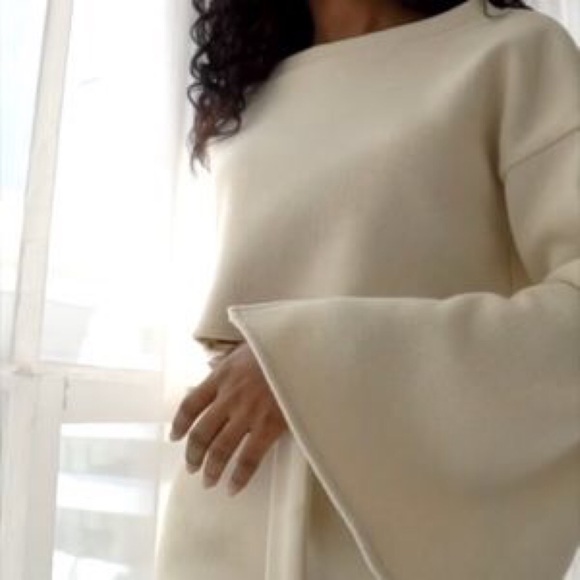 Choosy Elsa Cream Cropped Slouchy Slit Bell Sleeve Boxy Sweater Size Small - Picture 6 of 16